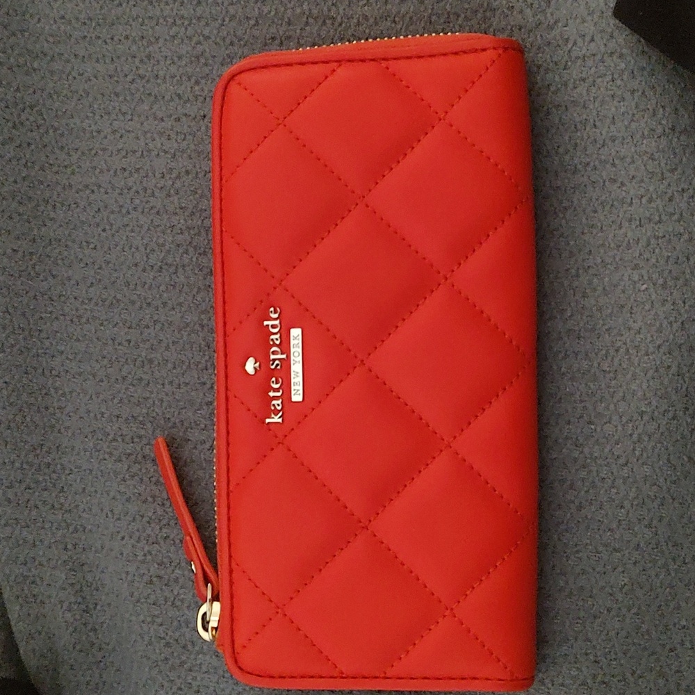 Kate Spade EUC+ Emerson Place Nisha Cajun Shrimp Quilted Wallet (W64)